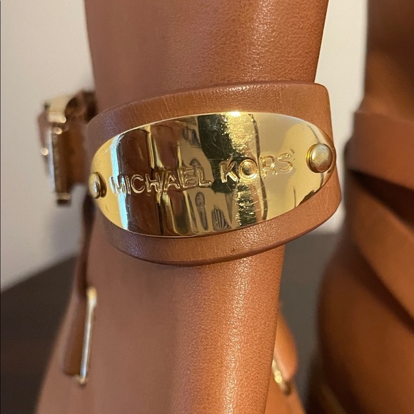 Chic Michael Kors Tan Leather Ankle Booties - Picture 8 of 9